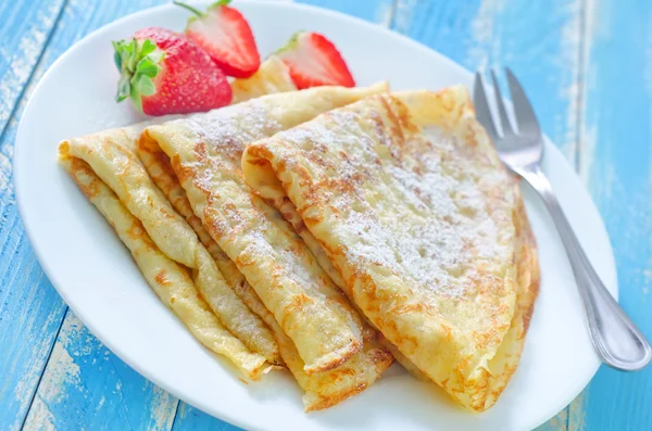 Pannkakor med jordgubbe — Stockfoto