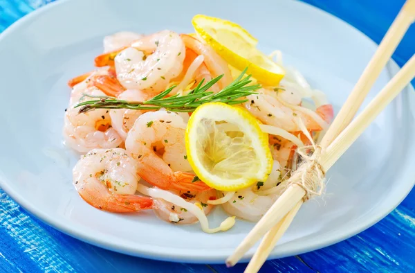 Ensalada con camarones —  Fotos de Stock