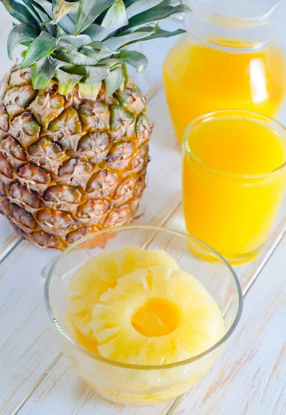 Pineapple and juice — Stock Photo, Image