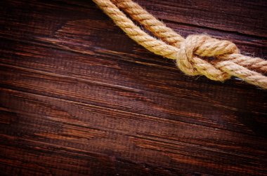 ahşap arkaplanda ip