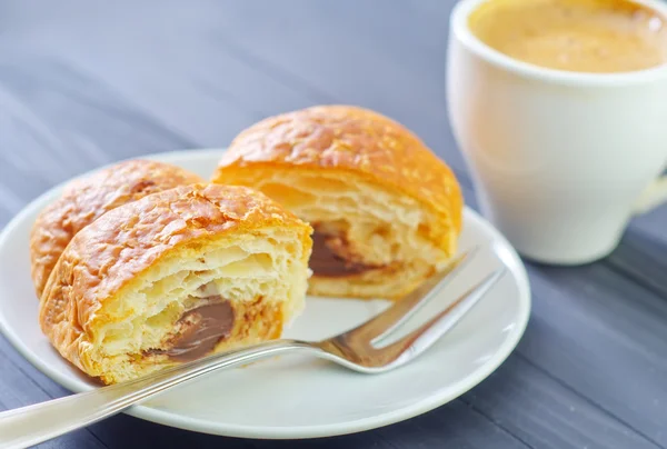 Croissant and coffee — Stock Photo, Image