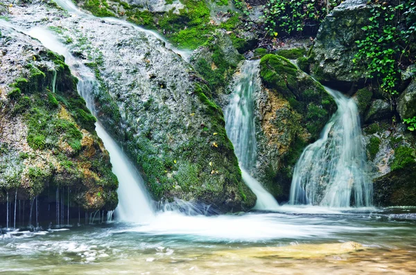 Schöner Wasserfall — Stockfoto