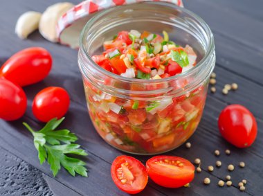 Salsa bir kase