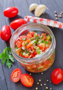 Salsa bir kase