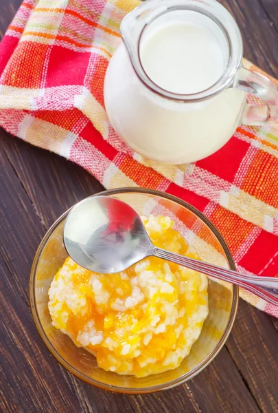 Porridge in a bowl — Stock Photo, Image