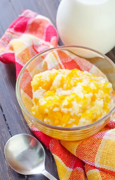 Porridge in a bowl — Stock Photo, Image