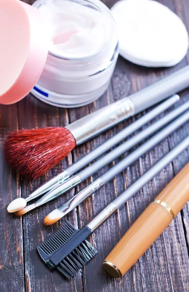 Bir tablo kozmetik ürünleri — Stok fotoğraf