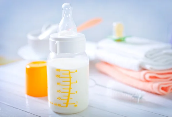 Milk in baby bottle — Stock Photo, Image