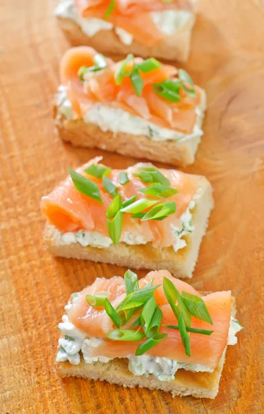 Tartina con salmone — Foto Stock