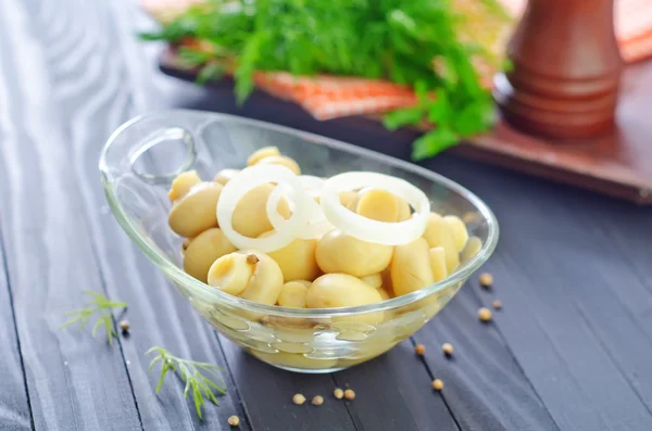 Smakelijke champignon in kom — Stockfoto