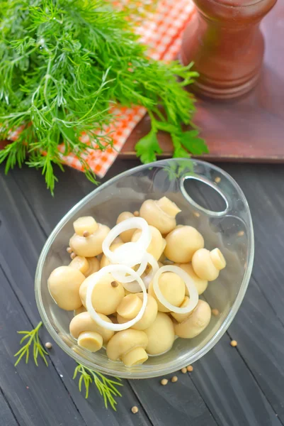 Smakelijke champignon in kom — Stockfoto