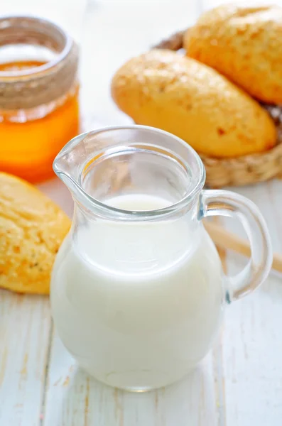 Latte, miele e pane — Foto Stock