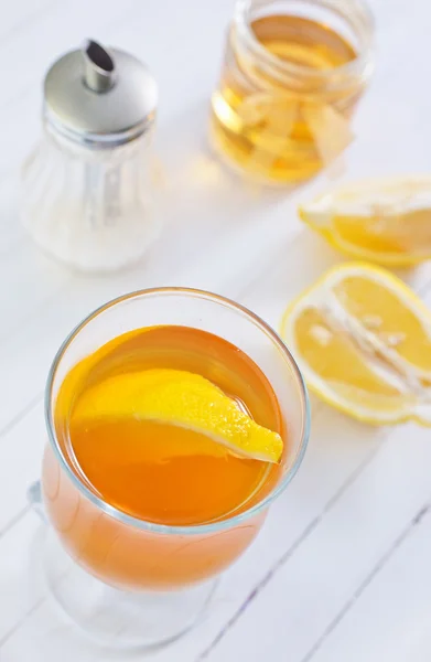 Чай с лимоном — стоковое фото