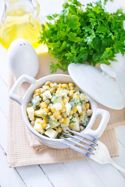 Salade in een kom — Stockfoto