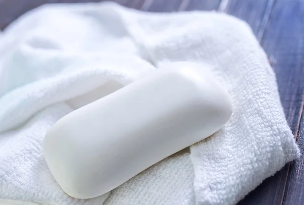 Zeep en handdoeken — Stockfoto