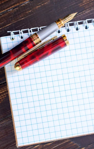 Note and pen — Stock Photo, Image