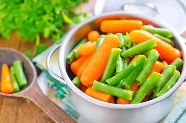 Carrot and green beans — Stock Photo, Image