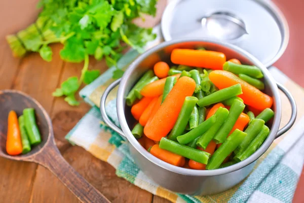 Carrot and green beans — Stock Photo, Image