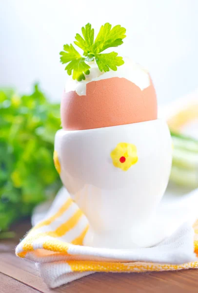 Kokt ägg med persilja — Stockfoto