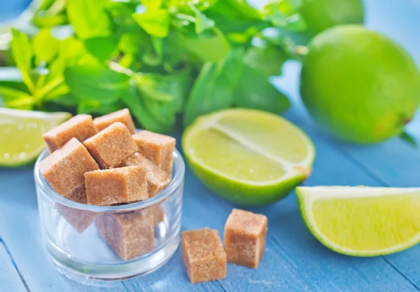 Frische Limetten mit Minze — Stockfoto