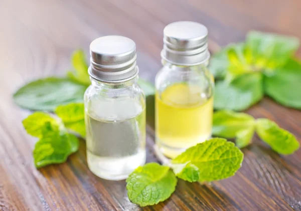 Mint oil — Stock Photo, Image