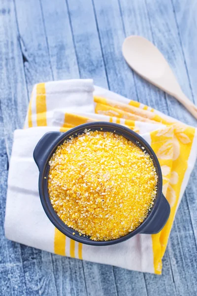 Gachas de maíz en un plato —  Fotos de Stock