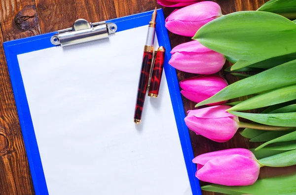 Tulips and note — Stock Photo, Image