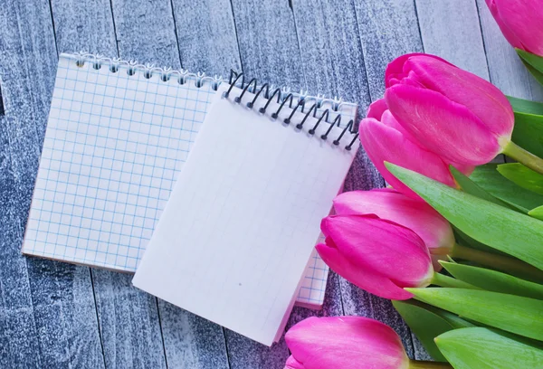 Flowers and note — Stock Photo, Image