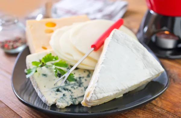 Queso en un plato — Foto de Stock