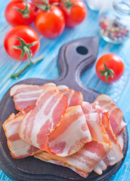 Bacon su una tavola — Foto Stock