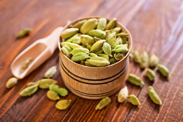 Cardamon op een tafel — Stockfoto