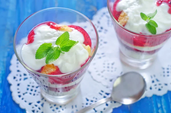 Desert op een tafel — Stockfoto