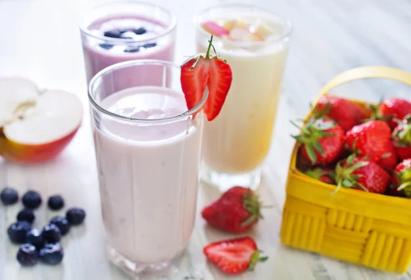 Fruit yogurts — Stock Photo, Image