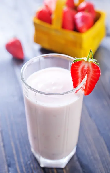 Strawberry yogurt — Stock Photo, Image