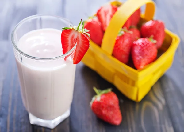 Strawberry yogurt — Stock Photo, Image