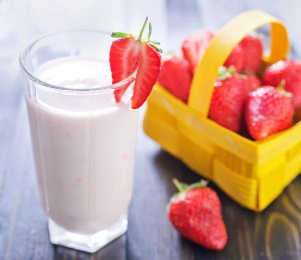 Strawberry yogurt — Stock Photo, Image