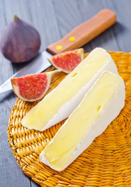 Camembert — Stockfoto