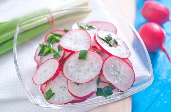 Salada com rabanete — Fotografia de Stock