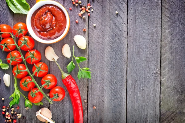 Molho de tomate e especiarias — Fotografia de Stock