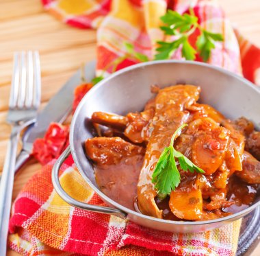 domates soslu kızarmış et