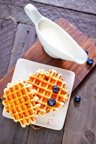 Waffel mit Blaubeeren — Stockfoto