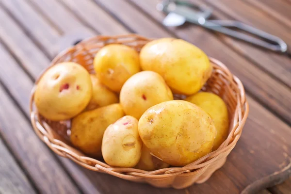 Raw potatoes — Stock Photo, Image