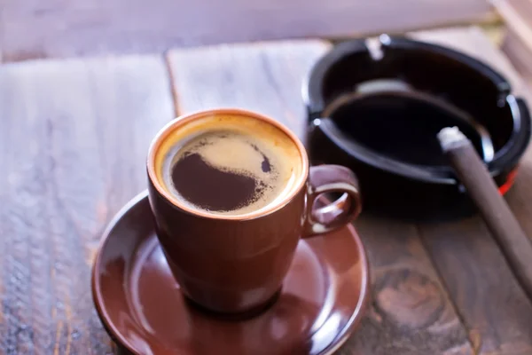 Koffie en sigaretten — Stockfoto