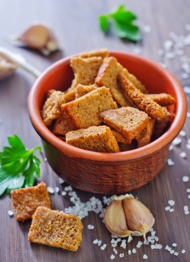 tuz ve sarımsak croutons