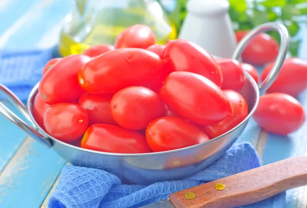 Tomatoes in bowl — Stock Photo, Image
