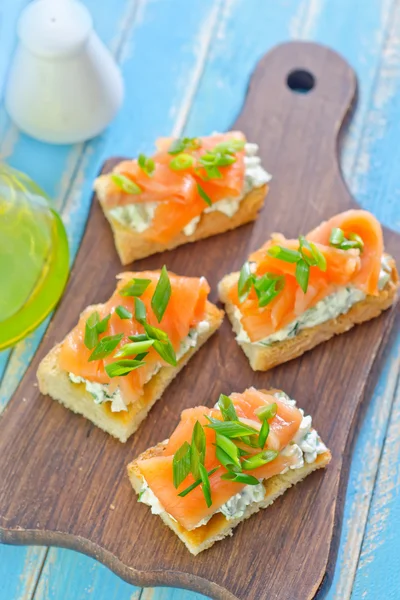 Tartina con salmone — Foto Stock