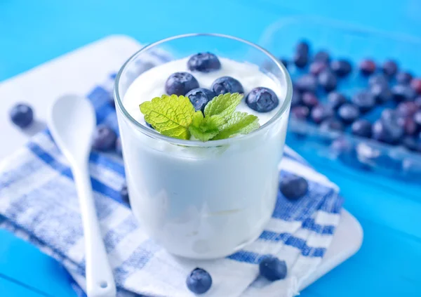 Yogur con arándanos —  Fotos de Stock