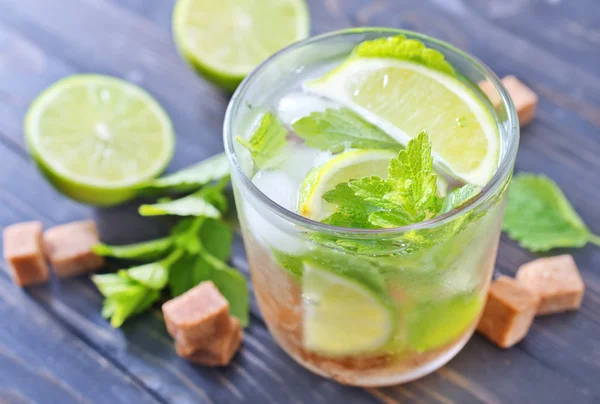 Mojito em vidro — Fotografia de Stock