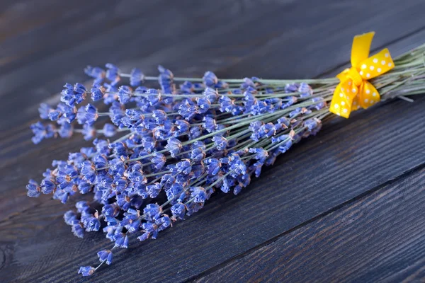 Lavendel op hout — Stockfoto