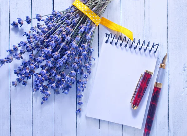 Lavendel und Note — Stockfoto